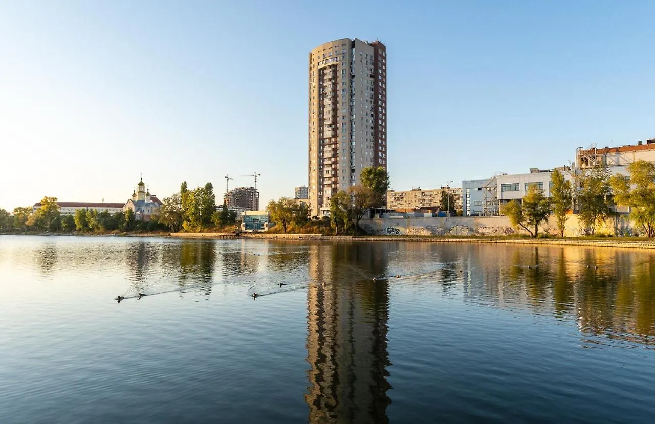 Уютная Квартира У Озера Возле Метро Διαμέρισμα Κίεβο