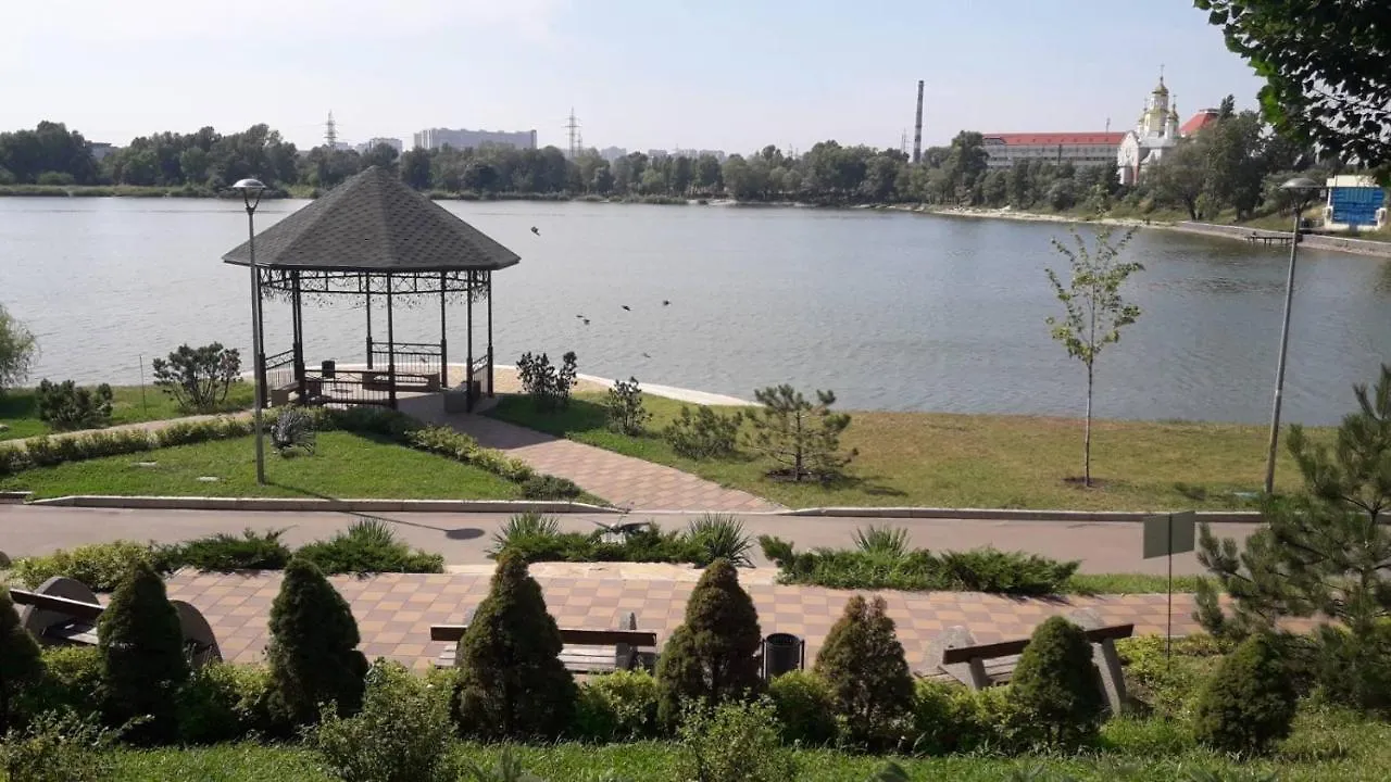 Уютная Квартира У Озера Возле Метро Appartamento Kiev