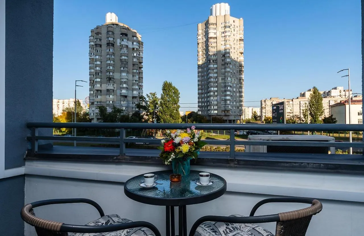 Уютная Квартира У Озера Возле Метро Apartment
