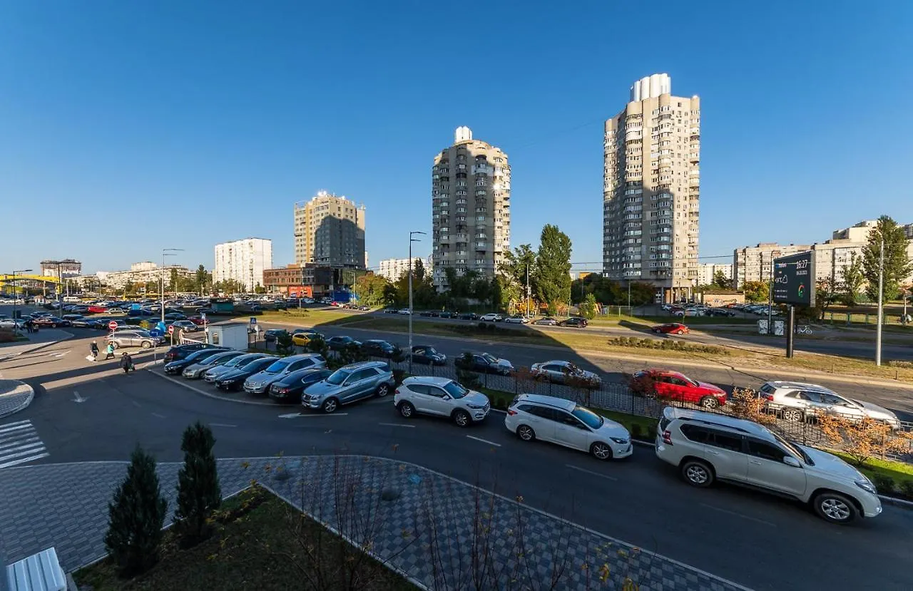 Уютная Квартира У Озера Возле Метро Ucraina
